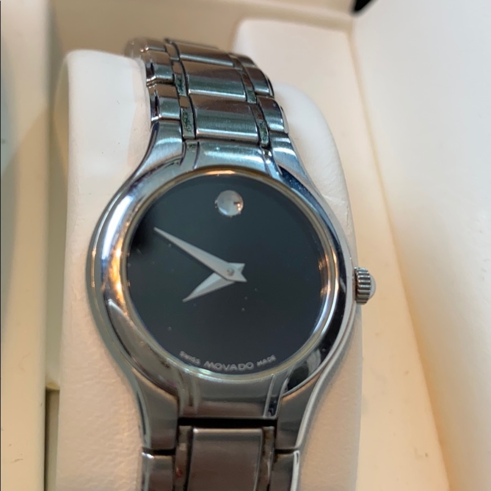 Women’s Movado watch in classic Silvertone & black face 100% Authentic - Picture 3 of 14